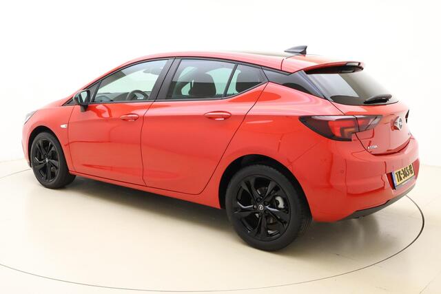 Opel ASTRA 1.4 Black Edition 150pk | Navigatie | Airco | Sportief | Parkeersensoren Achter | Weinig Kilometers | 1e Eigenaar | 17" Lichtmetalen Velgen | Cruise Control