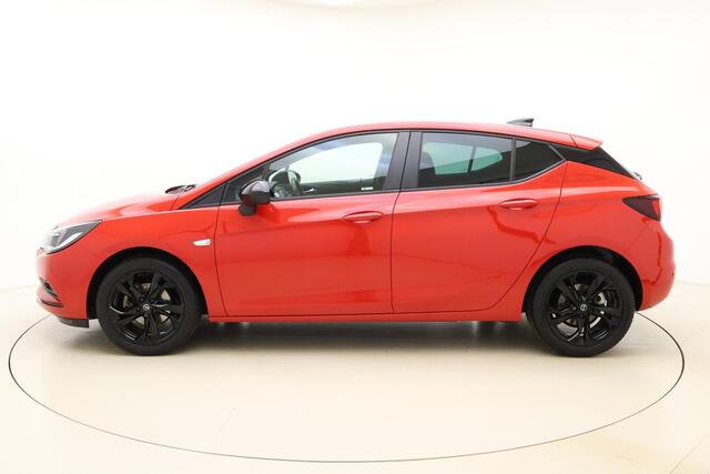 Opel ASTRA 1.4 Black Edition 150pk | Navigatie | Airco | Sportief | Parkeersensoren Achter | Weinig Kilometers | 1e Eigenaar | 17" Lichtmetalen Velgen | Cruise Control