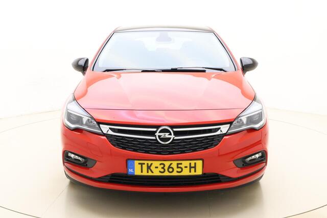 Opel ASTRA 1.4 Black Edition 150pk | Navigatie | Airco | Sportief | Parkeersensoren Achter | Weinig Kilometers | 1e Eigenaar | 17" Lichtmetalen Velgen | Cruise Control