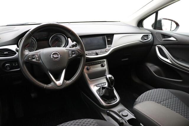 Opel ASTRA 1.4 Black Edition 150pk | Navigatie | Airco | Sportief | Parkeersensoren Achter | Weinig Kilometers | 1e Eigenaar | 17" Lichtmetalen Velgen | Cruise Control