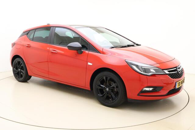 Opel ASTRA 1.4 Black Edition 150pk | Navigatie | Airco | Sportief | Parkeersensoren Achter | Weinig Kilometers | 1e Eigenaar | 17" Lichtmetalen Velgen | Cruise Control