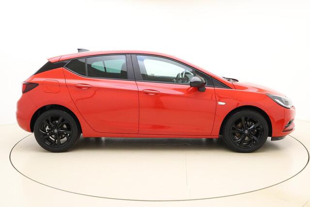 Opel ASTRA 1.4 Black Edition 150pk | Navigatie | Airco | Sportief | Parkeersensoren Achter | Weinig Kilometers | 1e Eigenaar | 17" Lichtmetalen Velgen | Cruise Control