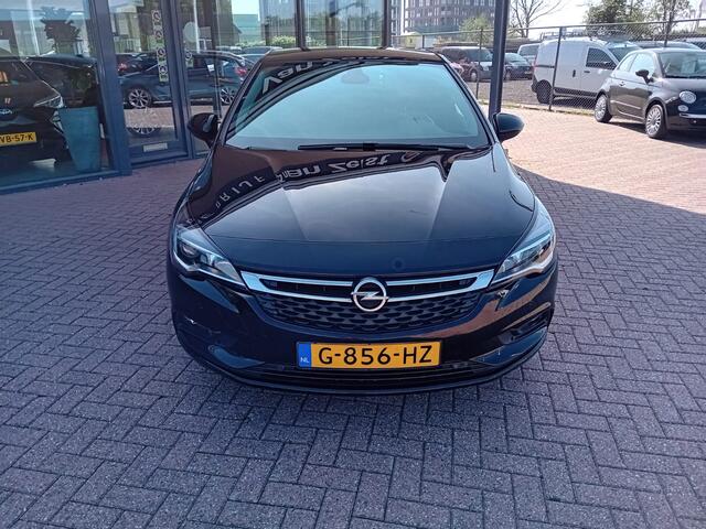 Opel ASTRA 1.0 Turbo 120 Jaar Edition, Airco(automatisch), Carplay/Android auto, Bluetooth, Navigatie, Camera, Parkeersensoren, Cruise control, Stoelverwarming, Stuurwiel verwarmd, Dimlicht automatisch, Regensensor, Elektrische ramen en spiegels, Centrale vergrendel