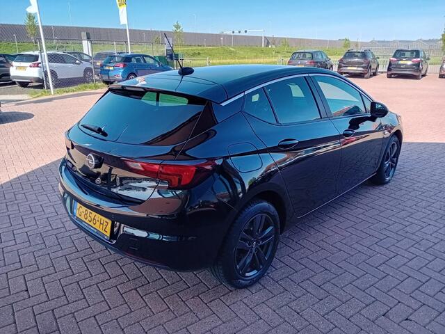 Opel ASTRA 1.0 Turbo 120 Jaar Edition, Airco(automatisch), Carplay/Android auto, Bluetooth, Navigatie, Camera, Parkeersensoren, Cruise control, Stoelverwarming, Stuurwiel verwarmd, Dimlicht automatisch, Regensensor, Elektrische ramen en spiegels, Centrale vergrendel