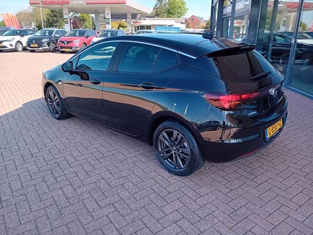 Opel ASTRA 1.0 Turbo 120 Jaar Edition, Airco(automatisch), Carplay/Android auto, Bluetooth, Navigatie, Camera, Parkeersensoren, Cruise control, Stoelverwarming, Stuurwiel verwarmd, Dimlicht automatisch, Regensensor, Elektrische ramen en spiegels, Centrale vergrendel
