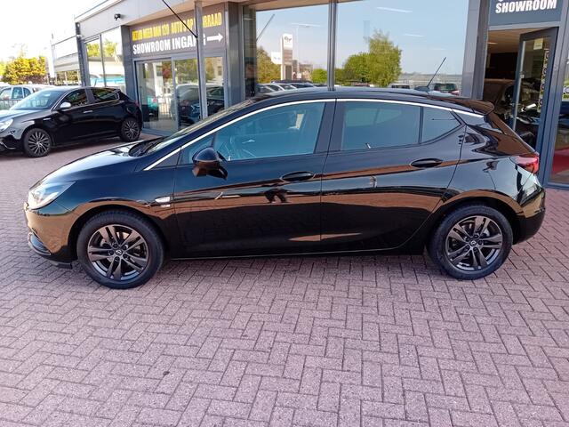 Opel ASTRA 1.0 Turbo 120 Jaar Edition, Airco(automatisch), Carplay/Android auto, Bluetooth, Navigatie, Camera, Parkeersensoren, Cruise control, Stoelverwarming, Stuurwiel verwarmd, Dimlicht automatisch, Regensensor, Elektrische ramen en spiegels, Centrale vergrendel