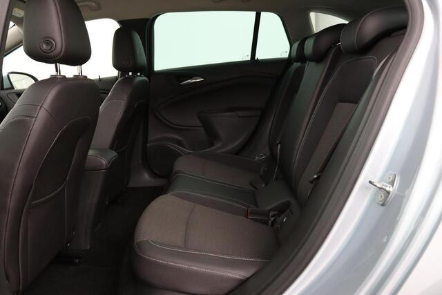 Opel ASTRA 1.4 Turbo Innovation | Stoel & stuurverwarming | Camera | Carplay | Matrix LED | Trekhaak | Comfortstoelen | Keyless | Navigatie