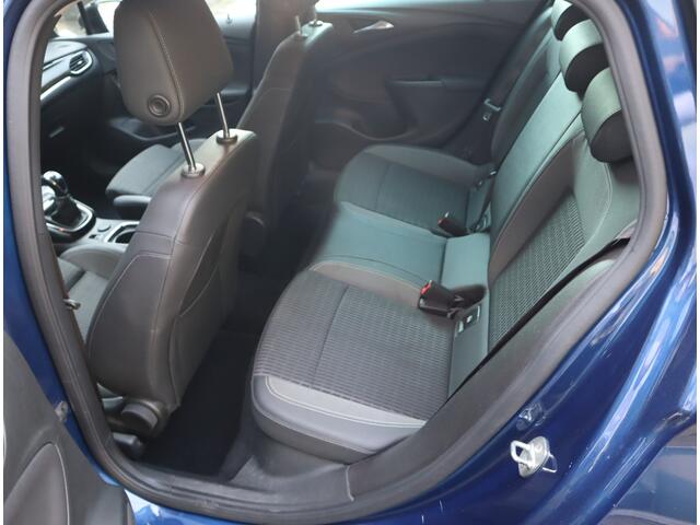 Opel ASTRA Sports Tourer 1.2 Business Elegance / Sportstoelen