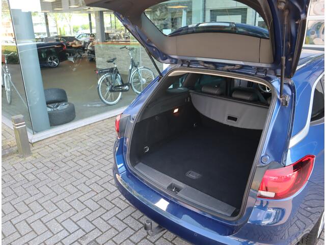 Opel ASTRA Sports Tourer 1.2 Business Elegance / Sportstoelen
