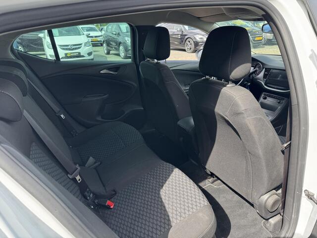 Opel ASTRA 1.4 Black Edition 150 pk turbo ! Carplay | Navi | Airco | LMV | LED