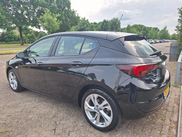 Opel ASTRA 1.2 Edition 130PK
