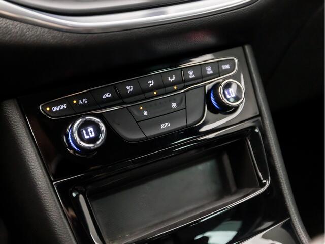 Opel ASTRA Sports Tourer 1.2 Design & Tech (APPLE CARPLAY, NAVIGATIE, CAMERA, LEDER, GETINT GLAS, SPORTSTOELEN, PARKEERSENSOREN, NIEUWE APK, CRUISE, NIEUWSTAAT)