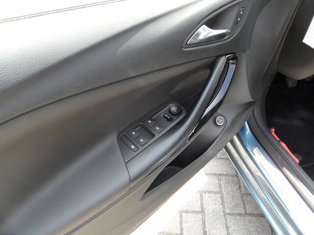 Opel ASTRA Sports Tourer Innovation Full Options