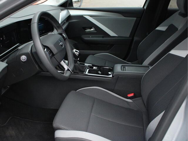 Opel ASTRA Sports Tourer 1.2 Level 2 Cruise en Climate Control, Parkeersensoren Voor en Achter, Navigatie