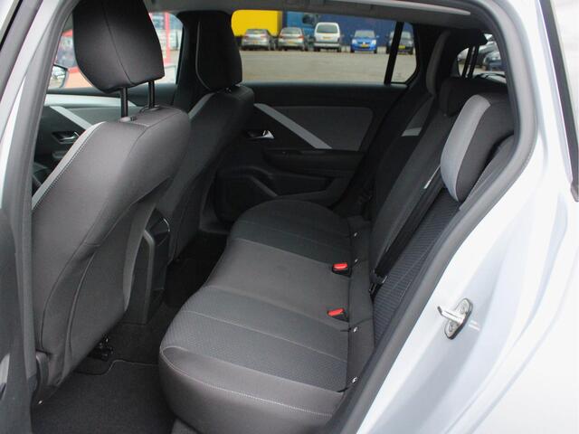 Opel ASTRA Sports Tourer 1.2 Level 2 Cruise en Climate Control, Parkeersensoren Voor en Achter, Navigatie