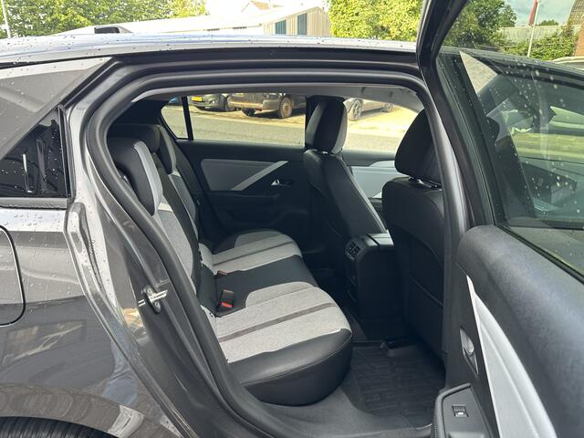 Opel ASTRA 1.2 GS Line Automaat Trekhaak/Stoel en stuurverwarming/ECC/Camera.