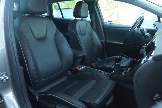 Opel ASTRA SPORTS TOURER 1.6 INNOVATION 200PK | LEDER | TREKHAAK | CAMERA | WINTER PAKKET | KEY-LESS | SIDE-ASSIST | CARPLAY