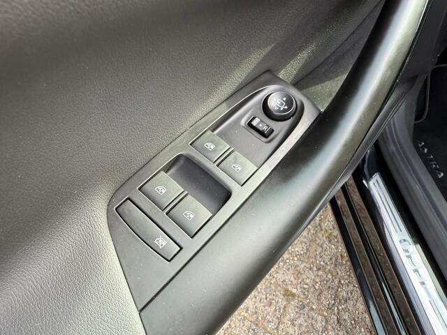 Opel ASTRA 1.4 Innovation | Camera | Navi | LM velgen | LED | Climate | Trekhaak |