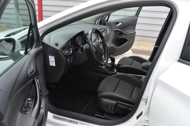 Opel ASTRA Sports Tourer 1.4 Turbo Business Executive O.a: Haak, PDC, Carplay, Clima, Navi, Cruise, Etc. All-in prijs!
