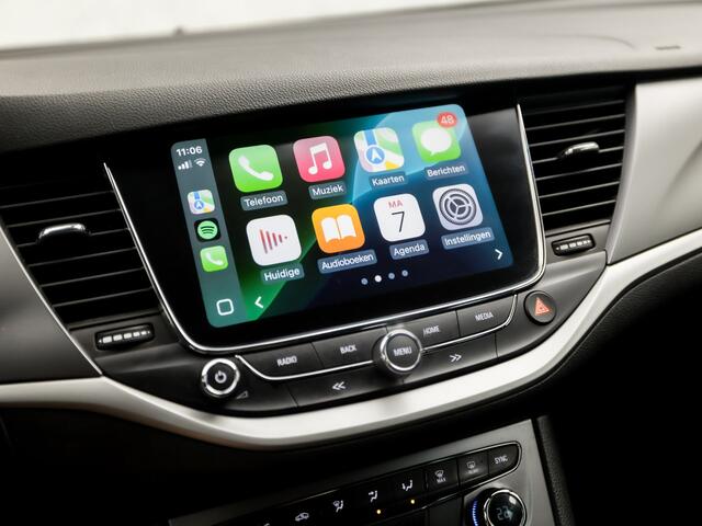Opel ASTRA Sports Tourer 1.0 Online Edition (APPLE CARPLAY, NAVIGATIE, TREKHAAK, GETINT GLAS, CHROOM PAKKET, XENON, SPORTSTOELEN, BLUETOOTH, CRUISE CONTROL, NIEUWSTAAT)