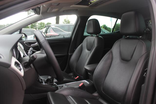 Opel ASTRA 1.0 Innovation / Schuifdak / Leder / Navigatie / 17'' / Keyless / Stuurverwarming / Stoelverwarming 4x / DAB / Cruise Control