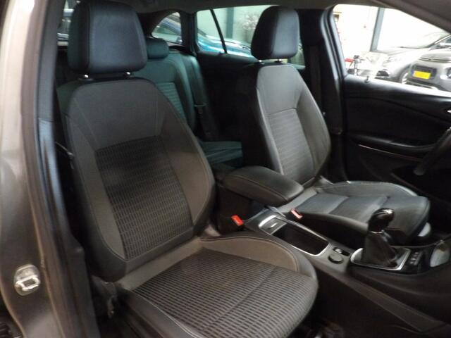 Opel ASTRA 1.2 TURBO - navigatie - camera - cruise - nette staat
