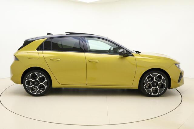 Opel ASTRA 1.2 Turbo Hybrid Ultimate | VOORRAAD | Schuif/kantel dak | Adaptive Cruise Control | Verwarmde voorruit | Stoelverwarming | 360° Camera | VOL OPTIES