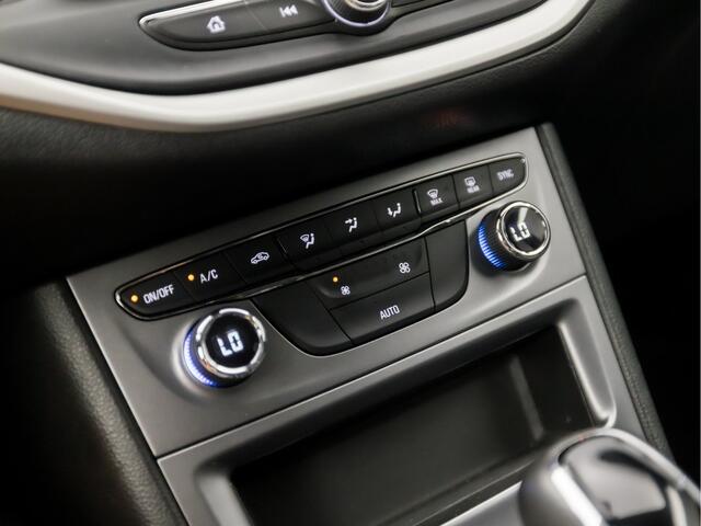 Opel ASTRA Sports Tourer 1.4 Sport 146Pk Automaat (APPLE CARPLAY, NAVIGATIE, CAMERA, CLIMATE, GETINT GLAS, SPORTSTOELEN, PARKEERSENSOREN, LM VELGEN, NIEUWE APK, NIEUWSTAAT)