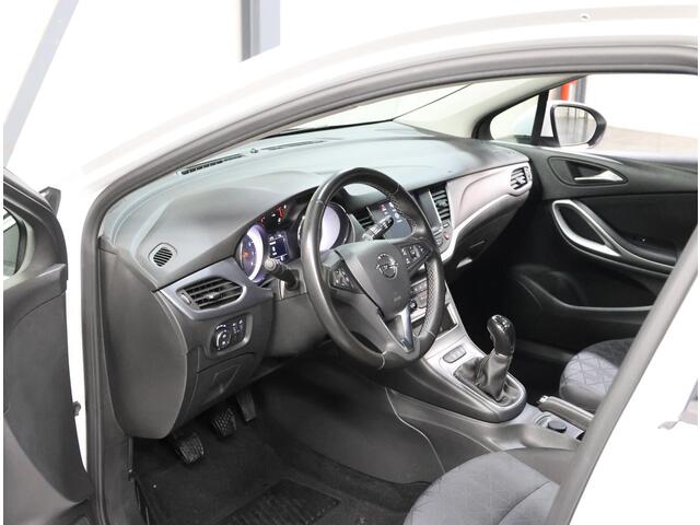 Opel ASTRA 1.0 105PK Turbo 120 Jaar Edition | AppleCarPlay/AndroidAuto | Climate Control | Cruise Control | Navigatie | Parkeersensoren VOOR + achter | Isofix | Privacy Glass |