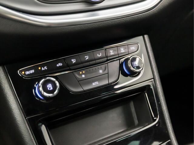 Opel ASTRA Sports Tourer 1.2 Elegance (APPLE CARPLAY, NAVIGATIE, CLIMATE, CAMERA, ADAPTIVE CRUISE, LEDER, SPORTSTOELEN, GETINT GLAS, LM VELGEN, NIEUWSTAAT)