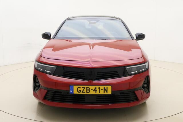 Opel ASTRA 1.2 Turbo 136pk Hybrid Automaat Ultimate | Alcantara | Camera | Adapt. Cruise control | Navigatie | Panoramadak | Matrix LED verlichting | Keyless | Stoel- en stuurverwarming | 18" Lichtmetalen velgen