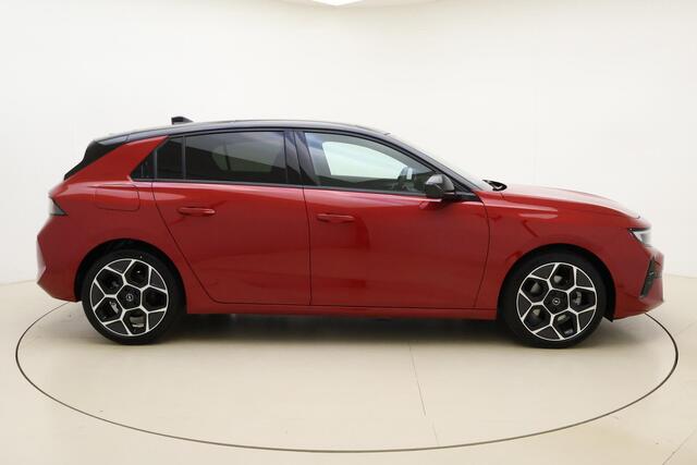 Opel ASTRA 1.2 Turbo 136pk Hybrid Automaat Ultimate | Alcantara | Camera | Adapt. Cruise control | Navigatie | Panoramadak | Matrix LED verlichting | Keyless | Stoel- en stuurverwarming | 18" Lichtmetalen velgen