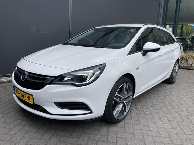 Opel ASTRA Sports Tourer 1.0 Turbo Online Edition Airco - Cruise control - Parkeersensoren achter - Licht metalen velgen 18 inch - Navigatie - Lederen stuurwiel