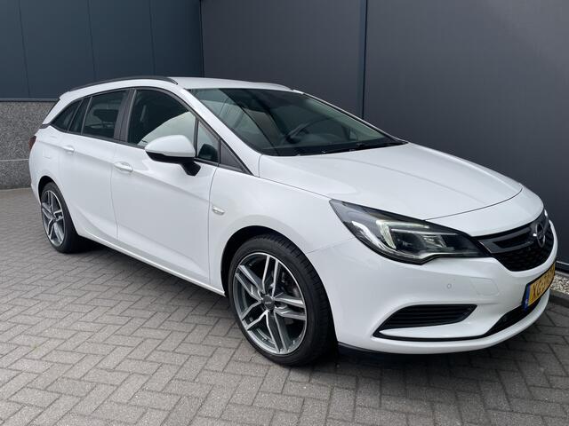 Opel ASTRA Sports Tourer 1.0 Turbo Online Edition Airco - Cruise control - Parkeersensoren achter - Licht metalen velgen 18 inch - Navigatie - Lederen stuurwiel