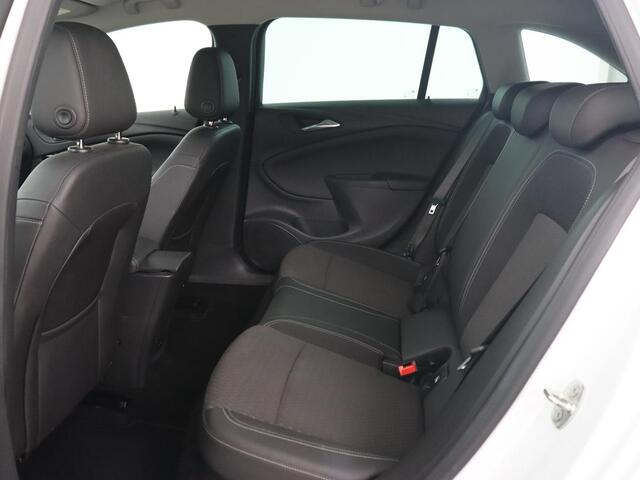 Opel ASTRA 1.4 Turbo Innovation | Automaat | Carplay | Matrix LED | Camera | Trekhaak | Comfortstoelen | Climate control | Keyless | Cruise control | Parkeerhulp