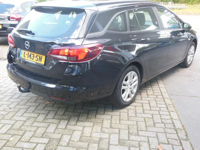 Opel ASTRA Sports Tourer 1.2 Edition Staat in De Krim