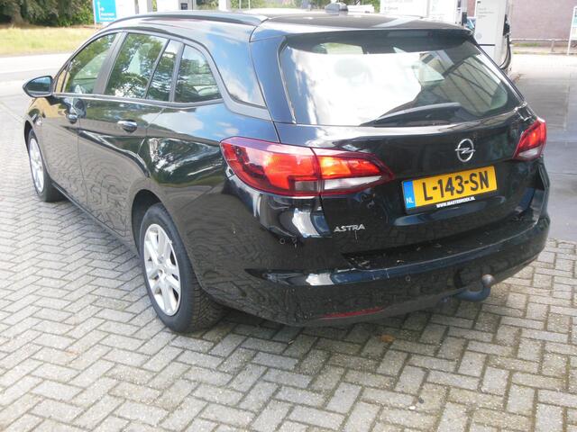 Opel ASTRA Sports Tourer 1.2 Edition Staat in De Krim