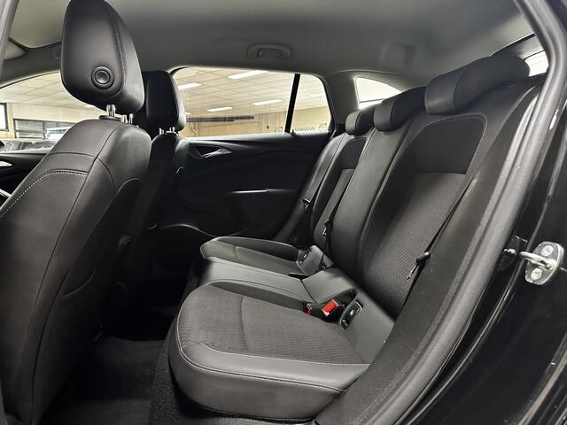 Opel ASTRA Sports Tourer 1.0 Innovation/ Half-Leder/ LED Koplampen/ Keyless/ Apple + Android/ Lane-Assist./ DAB+/ Grootlicht Assist./ 16'' LMV/ Navi/ Clima/ Cruise/ Bluetooth/ Multi. LEDER. Stuur/ PDC V+A.