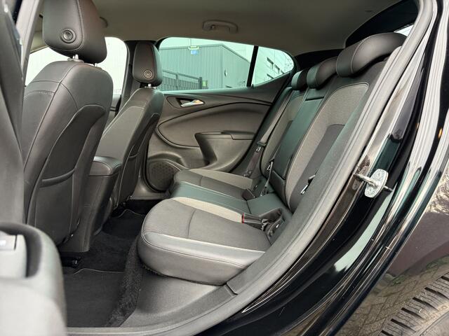 Opel ASTRA 1.2 Elegance 131pk | Achteruitrijcamera | Apple Carplay/Android Auto | Dab | Matrix led koplampen | Navigatiesysteem full map | Rijstrooksensor met correctie | Zeer nette auto!