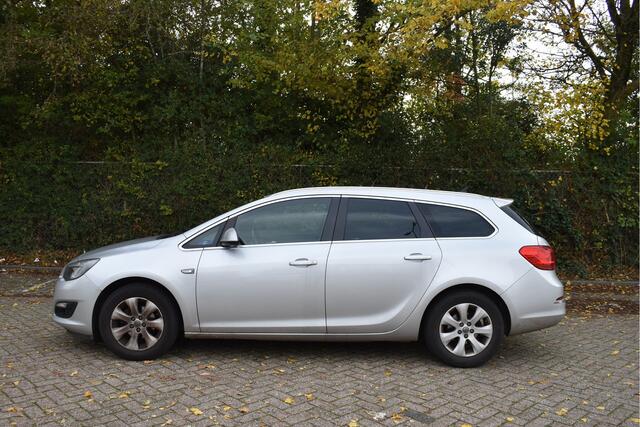 Opel ASTRA Sports Tourer 1.4 Turbo Blitz,DOOR ONS ZELF ONDERHOUDEN , ZELF NIEUW GELEVERD ,ORGINEEL NEDERLANDSE AUTO, BOEKJES,NAP