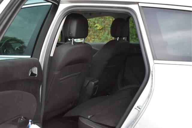 Opel ASTRA Sports Tourer 1.4 Turbo Blitz,DOOR ONS ZELF ONDERHOUDEN , ZELF NIEUW GELEVERD ,ORGINEEL NEDERLANDSE AUTO, BOEKJES,NAP