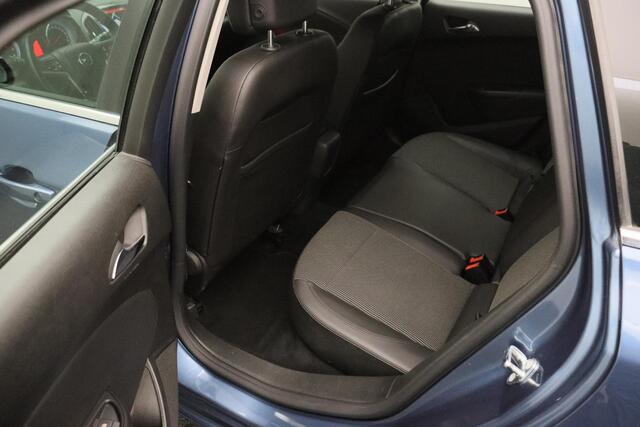 Opel ASTRA Sports Tourer 1.4 Turbo Blitz 2016 Airco | Navigatie | Cruise control | Bluetooth USB | Trekhaak | Lichtmetaal | Elektrische ramen + spiegels | Half leder