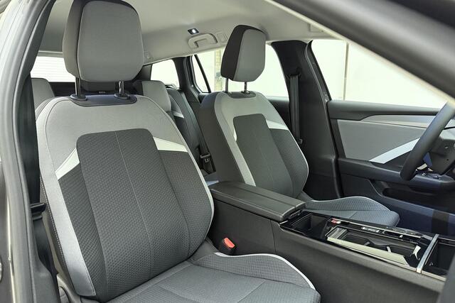 Opel ASTRA Electric 54 kWh Business Edition | Navigatie | Climate control | Camera | Parkeersensoren | Keyless | Lichtmetalen velgen | Cruise control