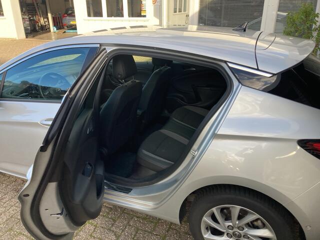 Opel ASTRA Elegance 110pk Navi / camera / clima airco