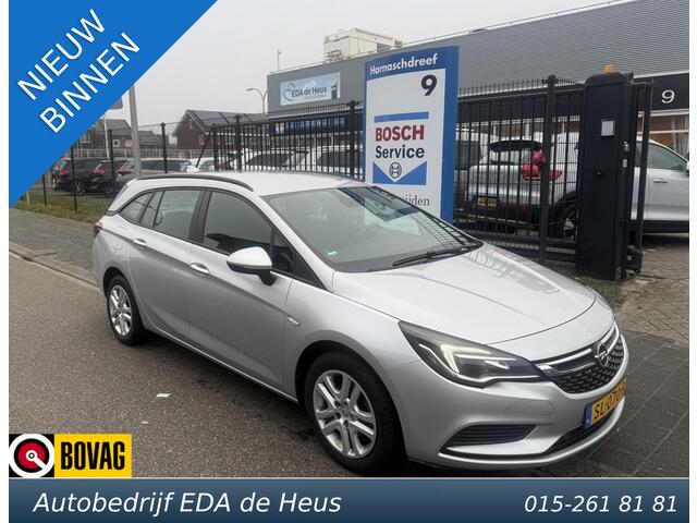 Opel ASTRA Sports Tourer 1.0 Online Edition met o.a. cruise control, navigatie, airco, DAB, bluetooth, boekjes aanwezig, etc.