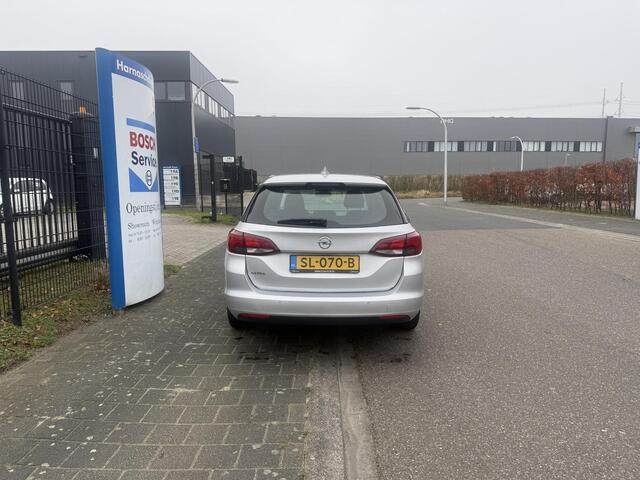 Opel ASTRA Sports Tourer 1.0 Online Edition met o.a. cruise control, navigatie, airco, DAB, bluetooth, boekjes aanwezig, etc.