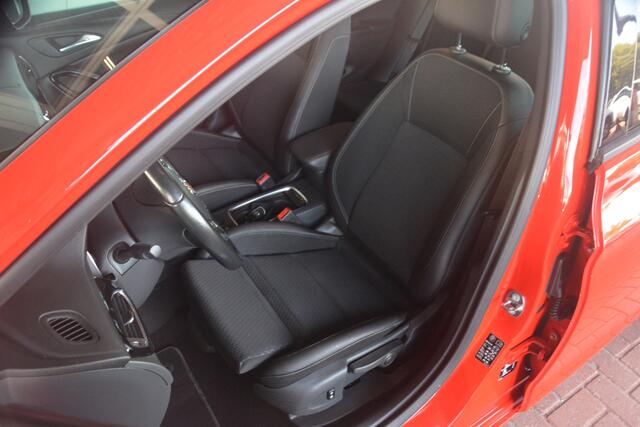 Opel ASTRA 1.4 Innovation Nederlandse auto 73251 NAP laatste beurt bij 65000km INNOVATION camera pdc navigatie zeer compleet