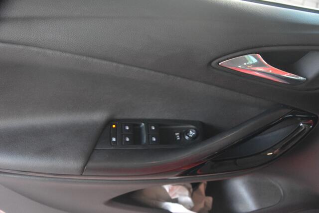 Opel ASTRA 1.4 Innovation Nederlandse auto 73251 NAP laatste beurt bij 65000km INNOVATION camera pdc navigatie zeer compleet