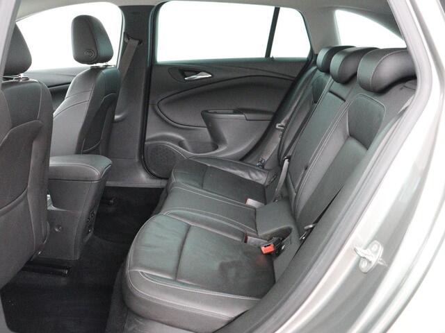 Opel ASTRA 1.4 Turbo Innovation | 150pk | Leder | Stoelverwarming | Camera | Trekhaak | Carplay | Achterbankverwarming | Keyless | Dodehoek detectie | Climate control | Cruise control