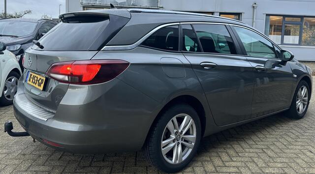 Opel ASTRA Sports Tourer 1.4 Turbo 120 Jaar Edition 150PK | AUTOMAAT | ZEER NETTE STAAT | Trekhaak | Stoel en Stuur Verwarming | APK tot 29-04-2027 |